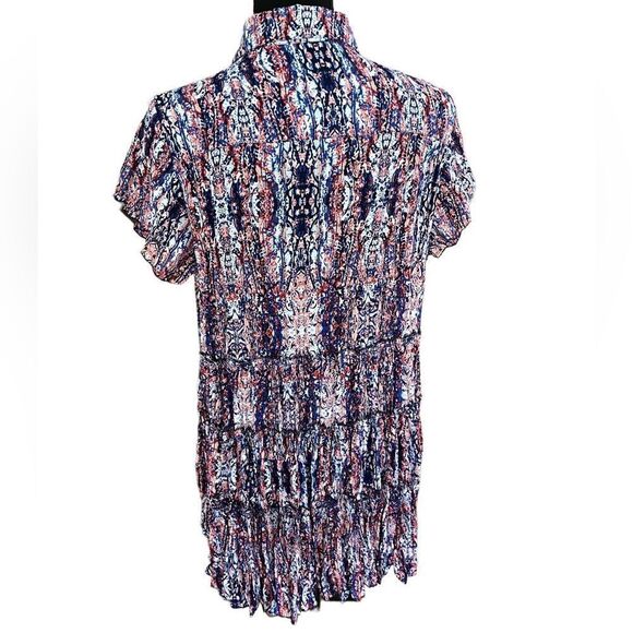 Pleated print polyester swing style shirt sleeved top with shark bite hem - Picture 3 of 4